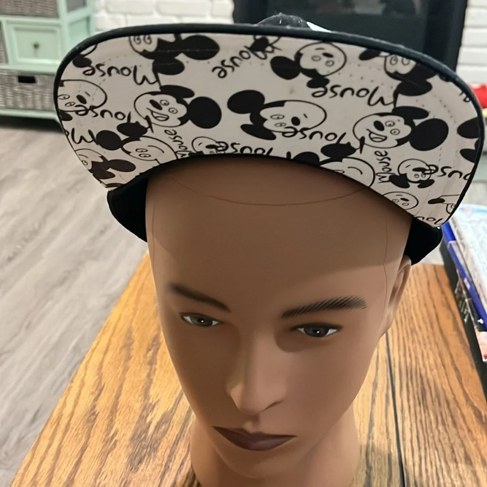 Men’s  Black and White Mickey Mouse hat!